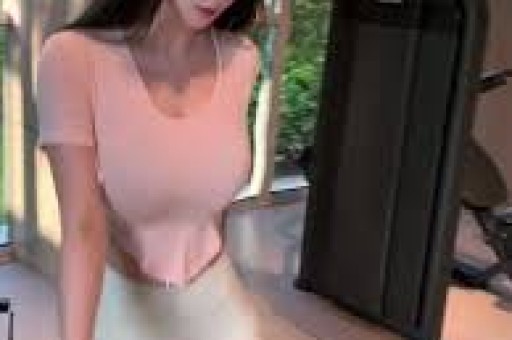 丈夫暴雷后53岁董卿再迎人生噩耗淡出央视原因早已真相大白
